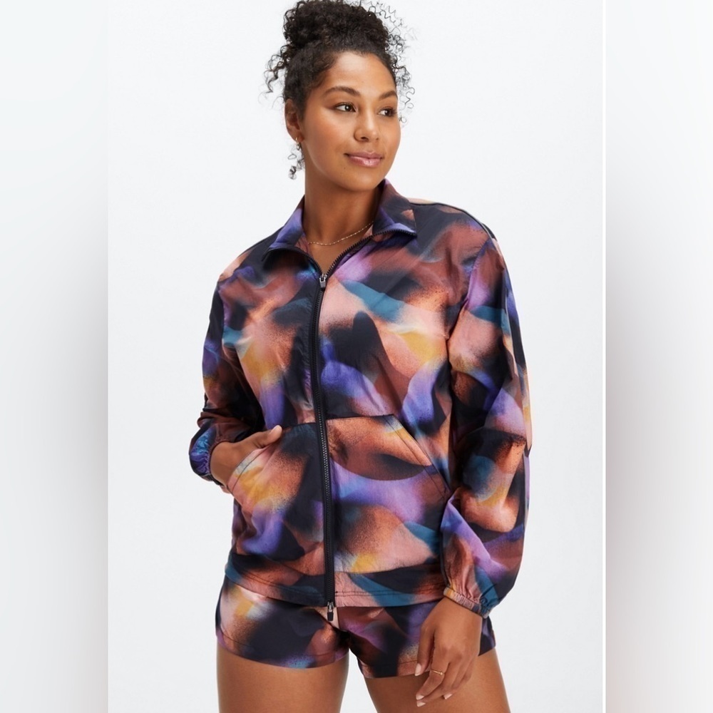 Fabletics Oversized Flyweight Windbreaker size S in Large Meltdown